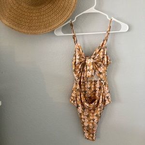 Verge girl one piece swimsuit